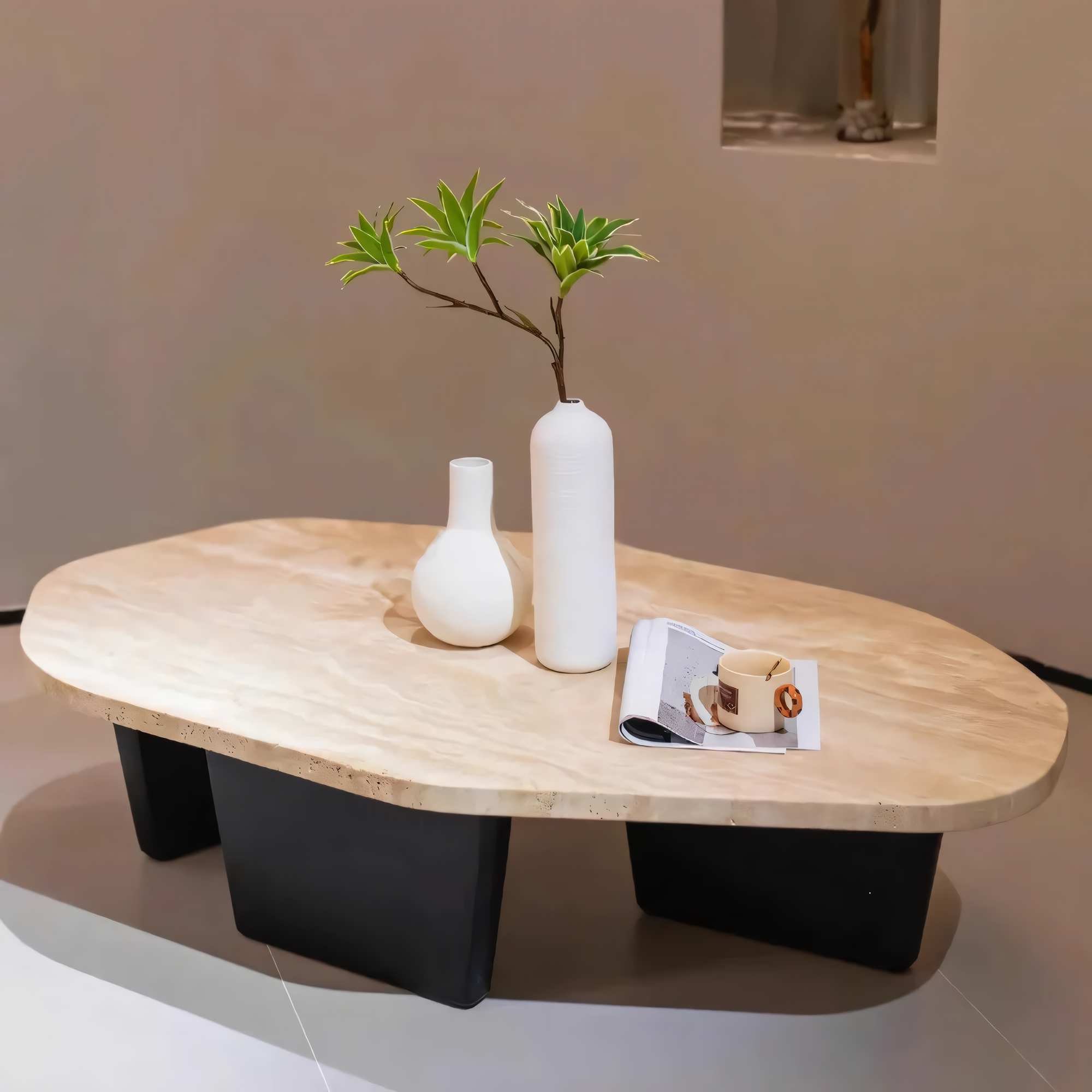 Mesa de centro de madera y mármol ovalado