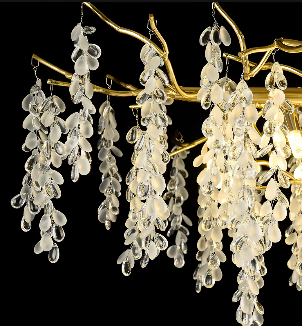 Lámpara araña dorada con cristales