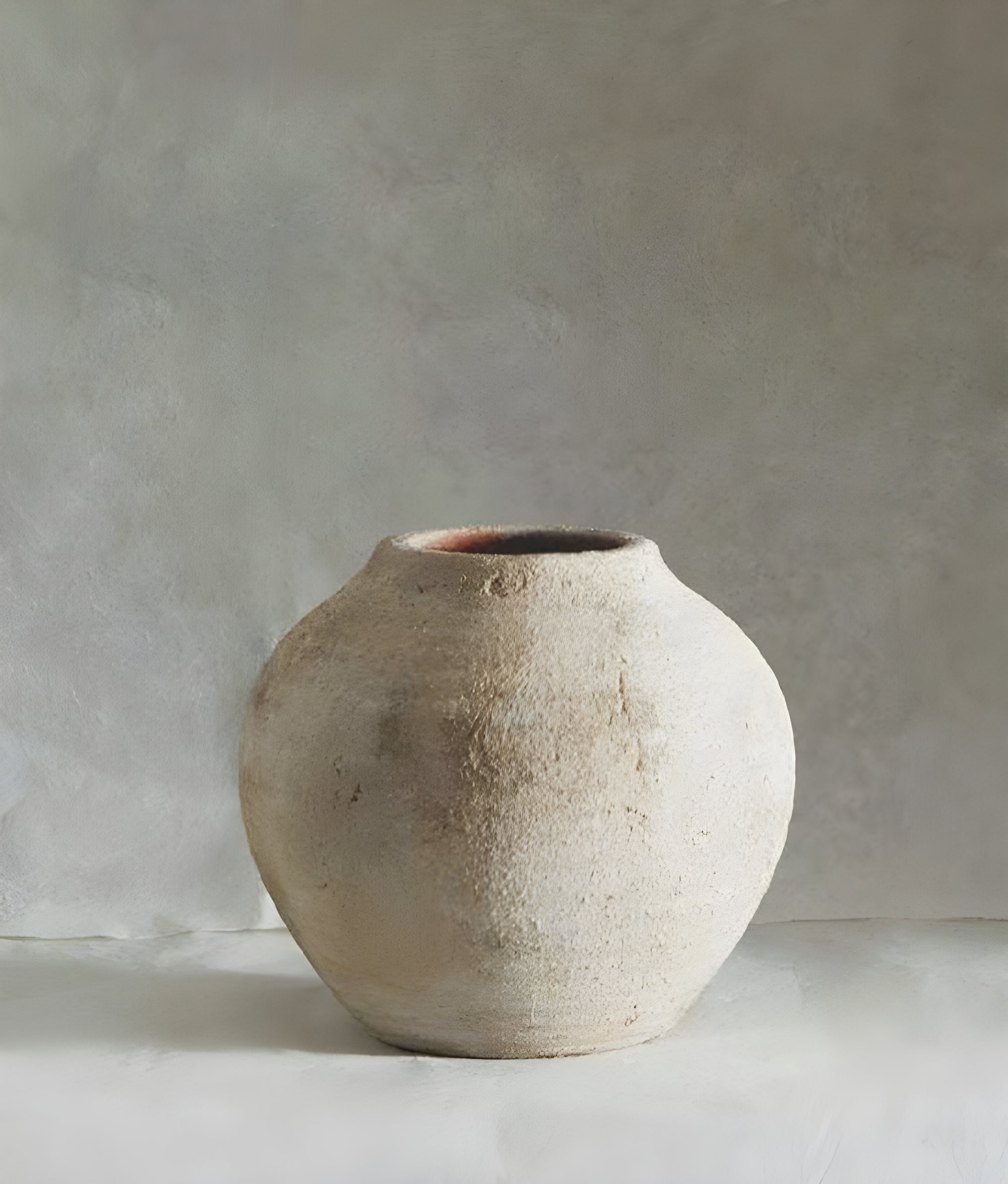 Jarrón nórdico de cerámica texturizado forma de esfera